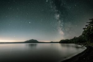 一人旅で楽しむ星空観察のポイントは？