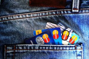 男性の一人旅に最適なクレジットカードで無料の空港ラウンジを利用する方法は？