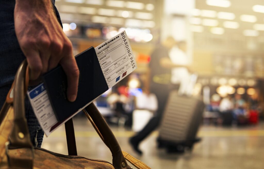 男性一人旅で快適に飛行機エコノミーを利用する裏技は？