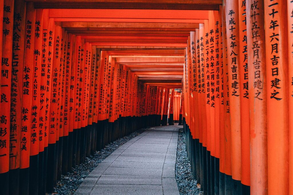 京都での一人旅におすすめの神社と寺巡りは？