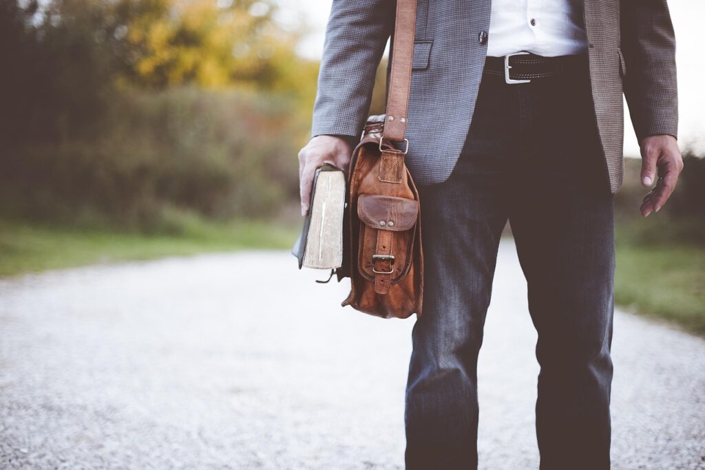 男の一人旅に最適なバッグの選び方は？