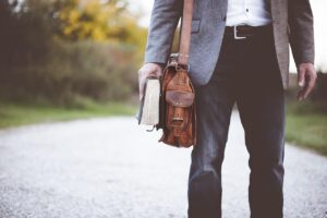 男の一人旅に最適なバッグの選び方は？