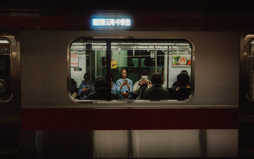 男性の一人旅で海外の夜に注意すべきポイントは？